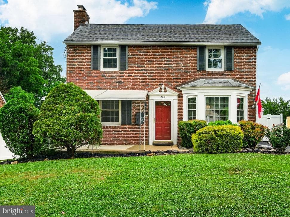 208 Stanton Road photo 1