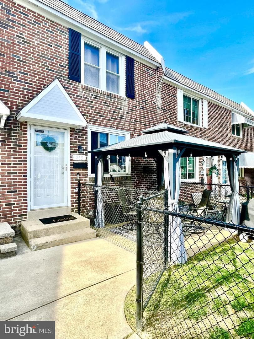 263 W Wyncliffe Avenue photo 1
