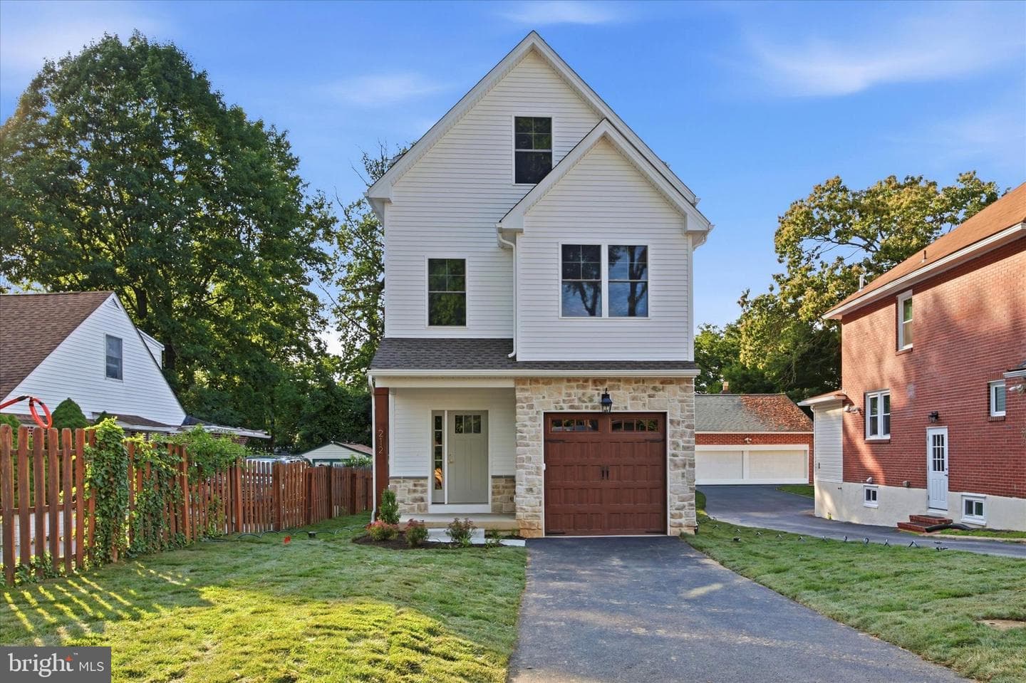 212 Chestnut Street photo 1