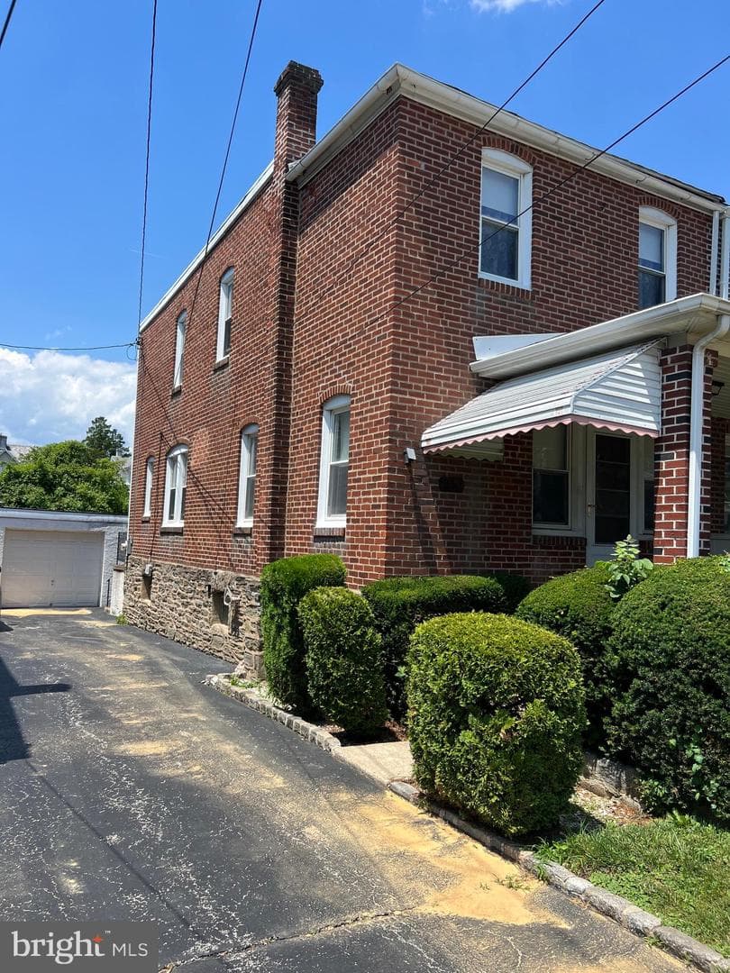 864 Martin Avenue photo 3