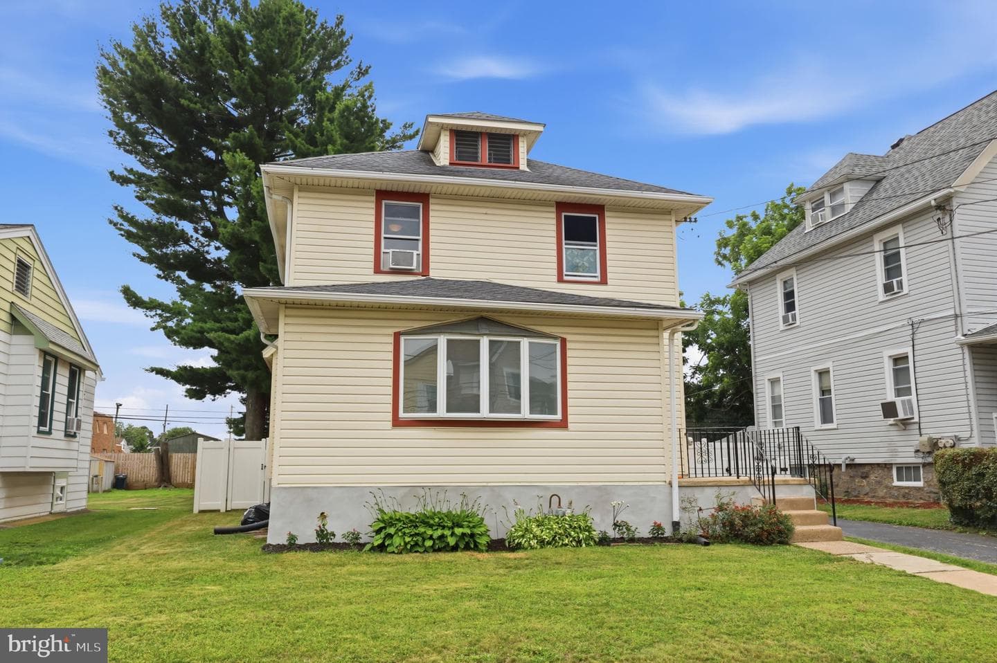 121 N Scott Avenue