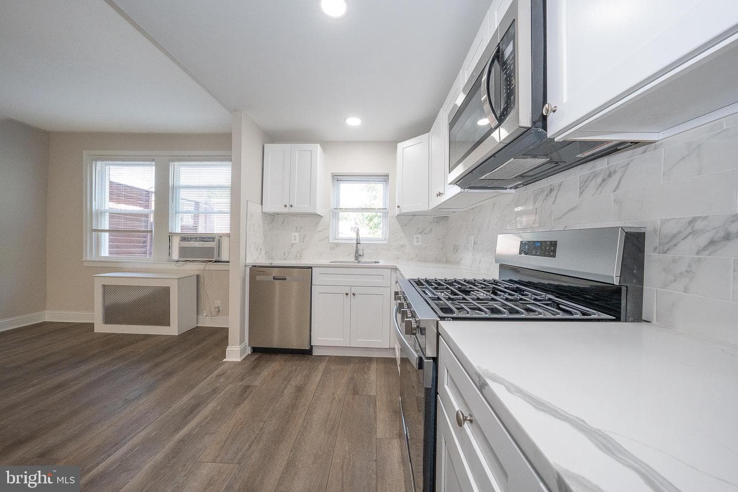 71 Barker Avenue photo 16