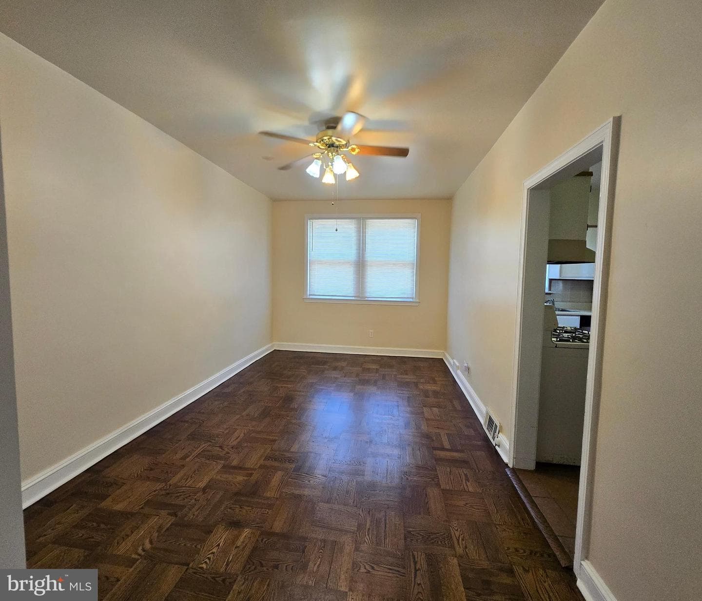 534 Rose Street photo 8