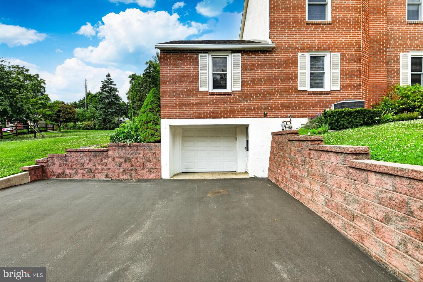 2741 Hillview Road photo 3