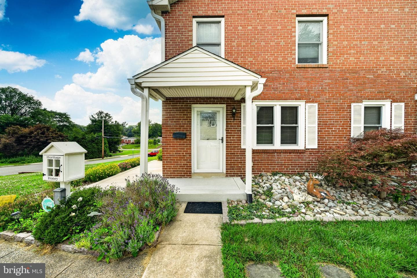 2741 Hillview Road photo 6