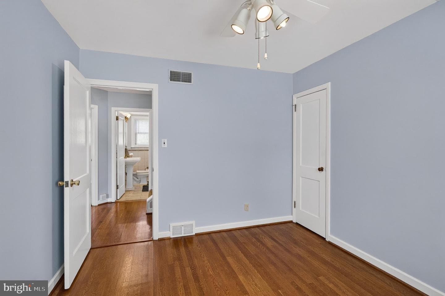 2741 Hillview Road photo 9