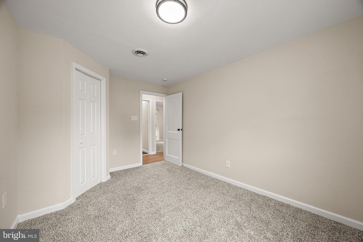 92 Florence Avenue photo 11