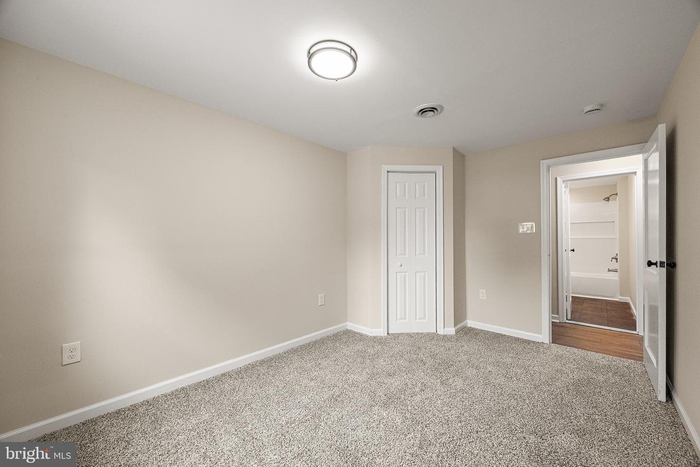 92 Florence Avenue photo 15