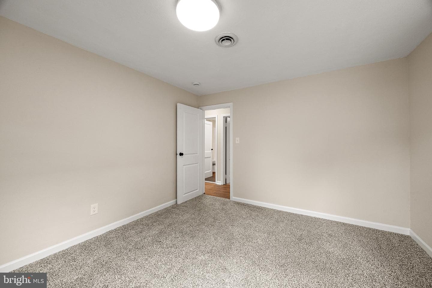 92 Florence Avenue photo 18