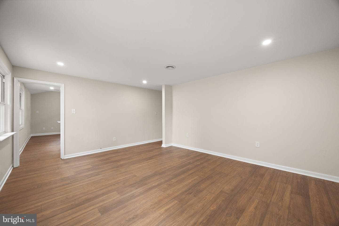 92 Florence Avenue photo 3