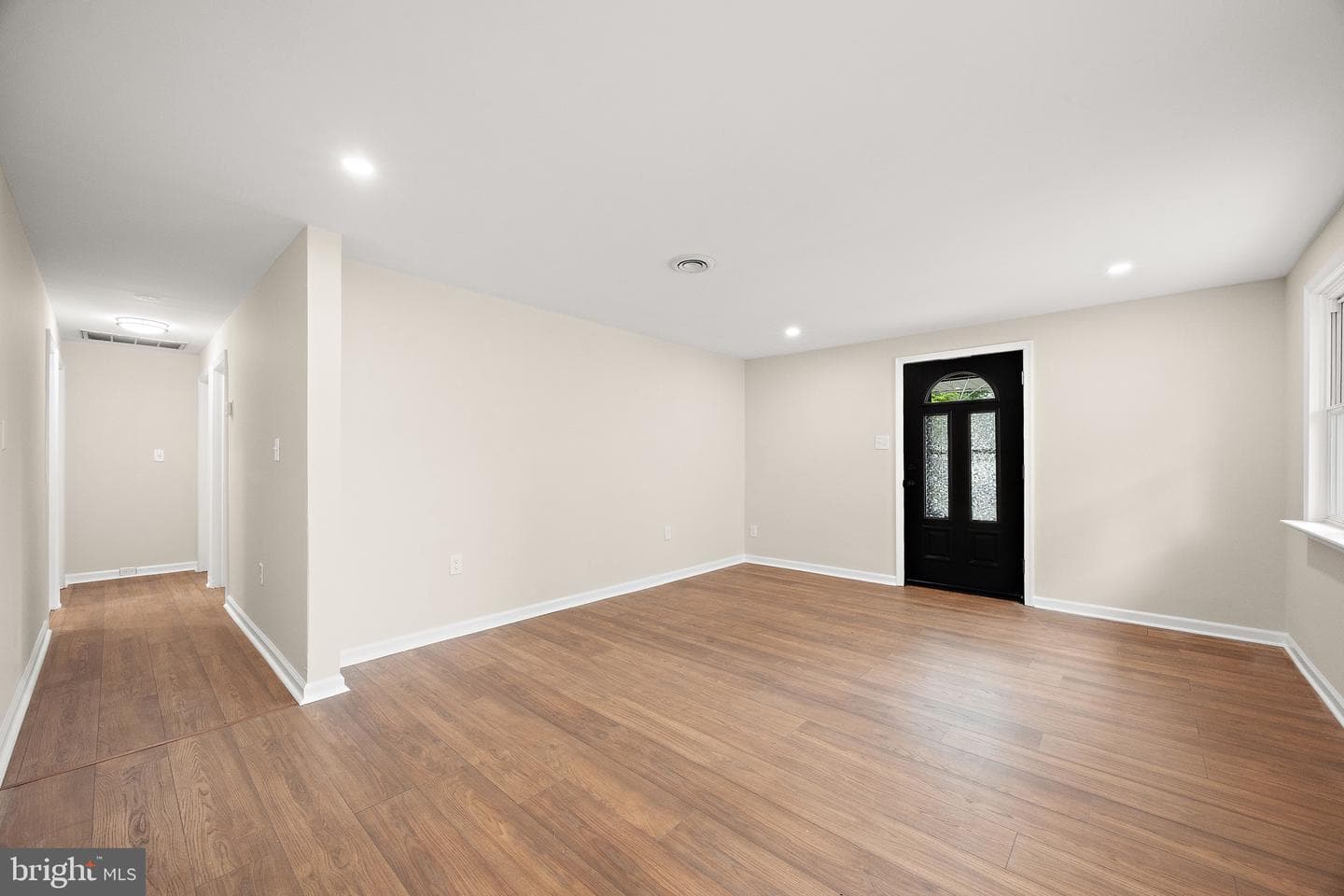 92 Florence Avenue photo 4