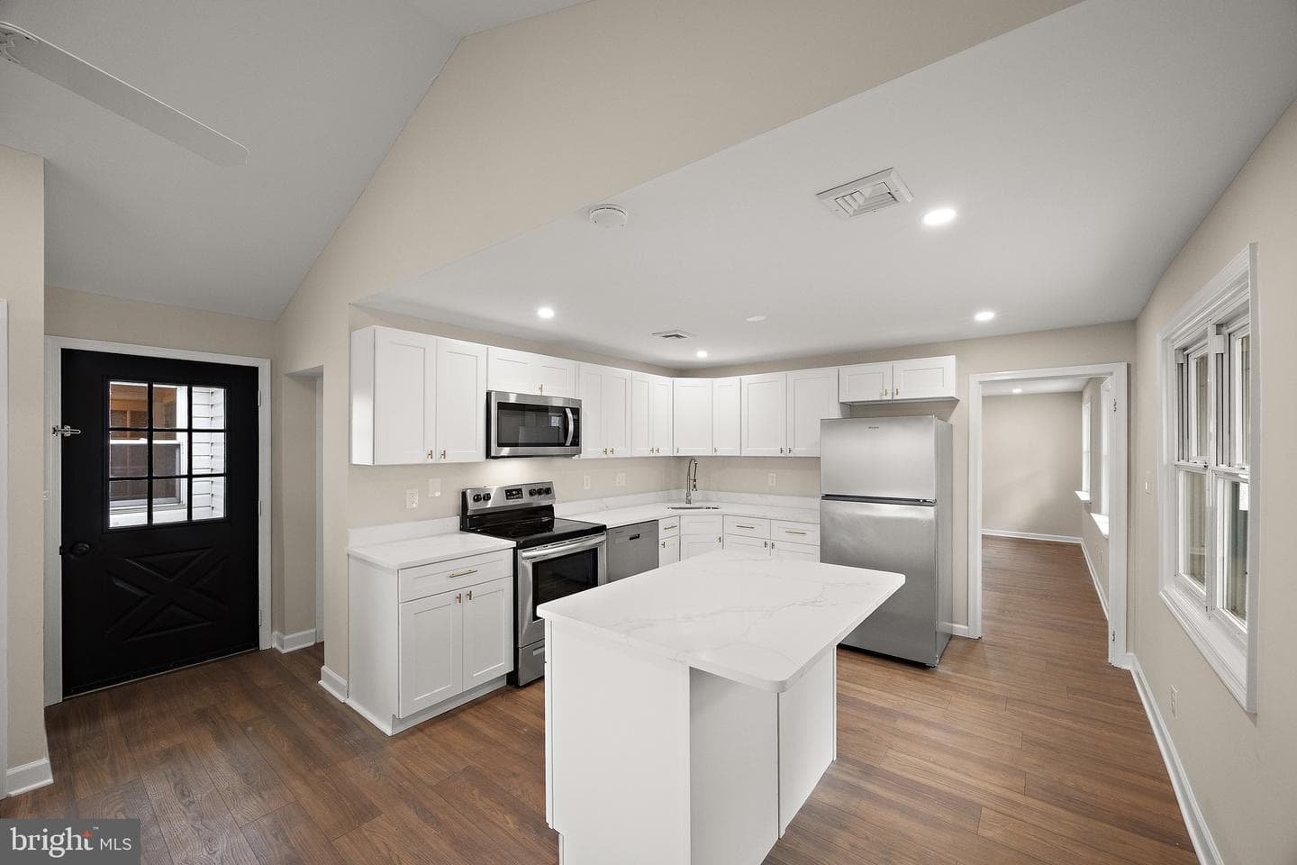 92 Florence Avenue photo 6