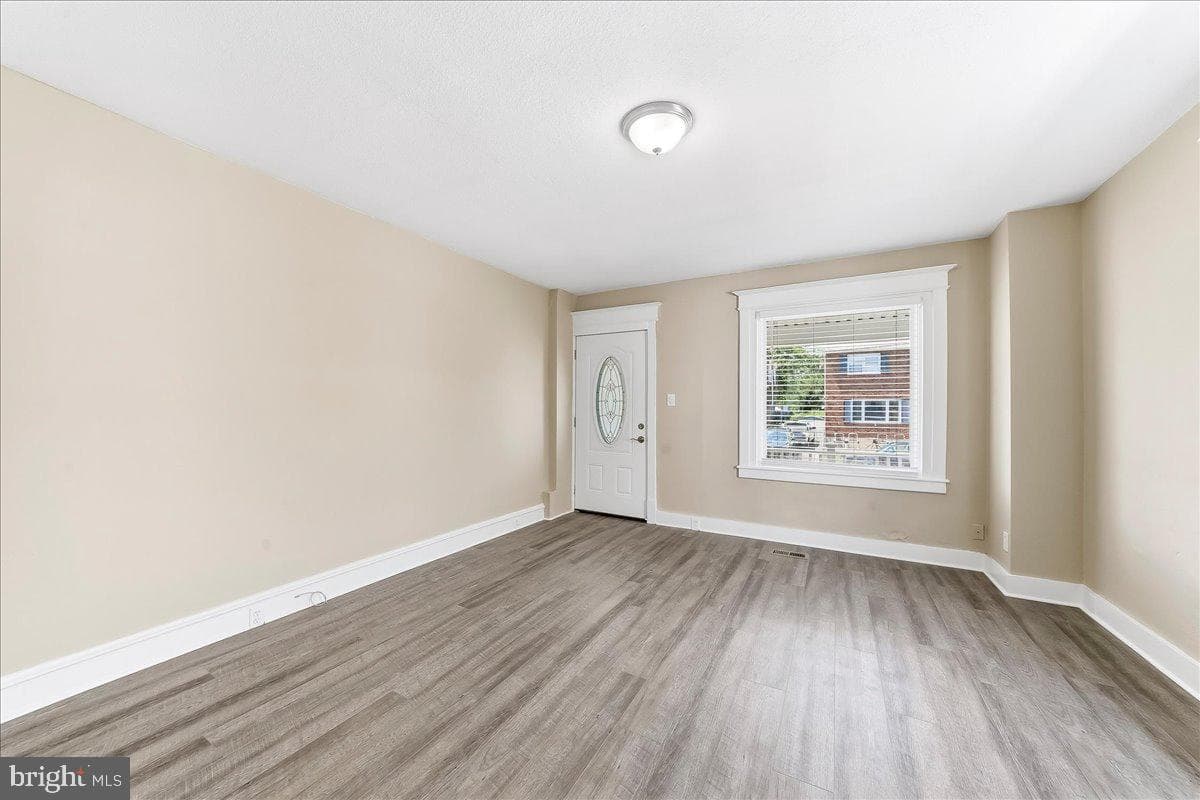712 Pusey Avenue photo 4
