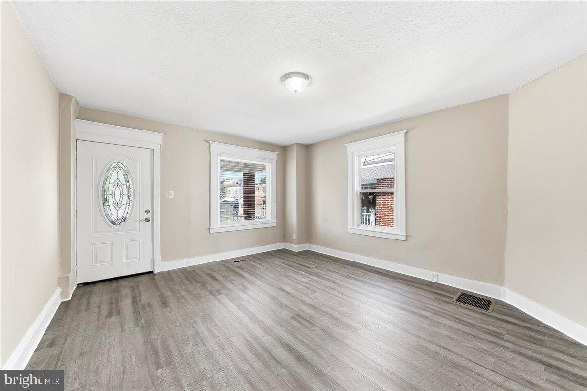 712 Pusey Avenue photo 5