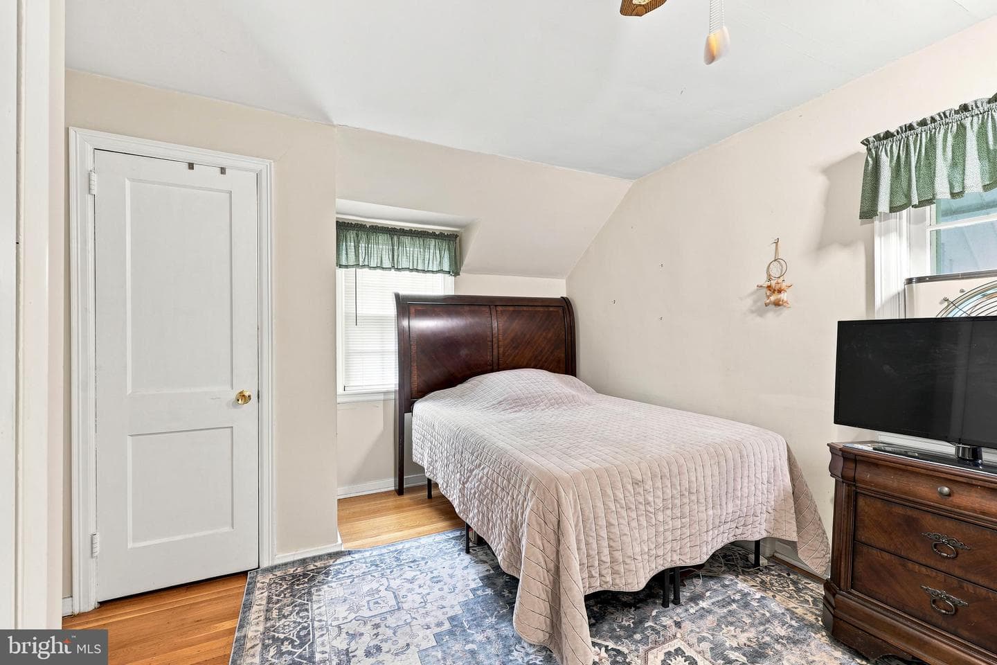 844 Burmont Road photo 14