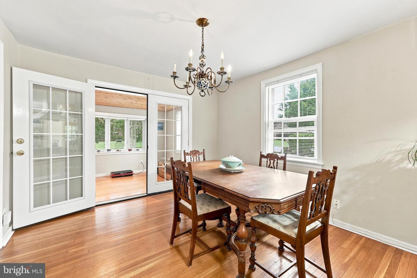 844 Burmont Road photo 5