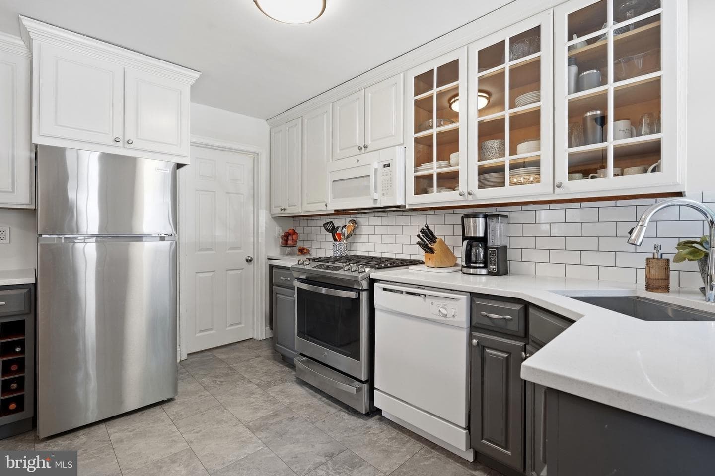 638 Georges Lane photo 8