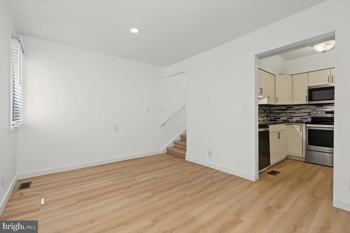239 E Chelsea Circle photo 13