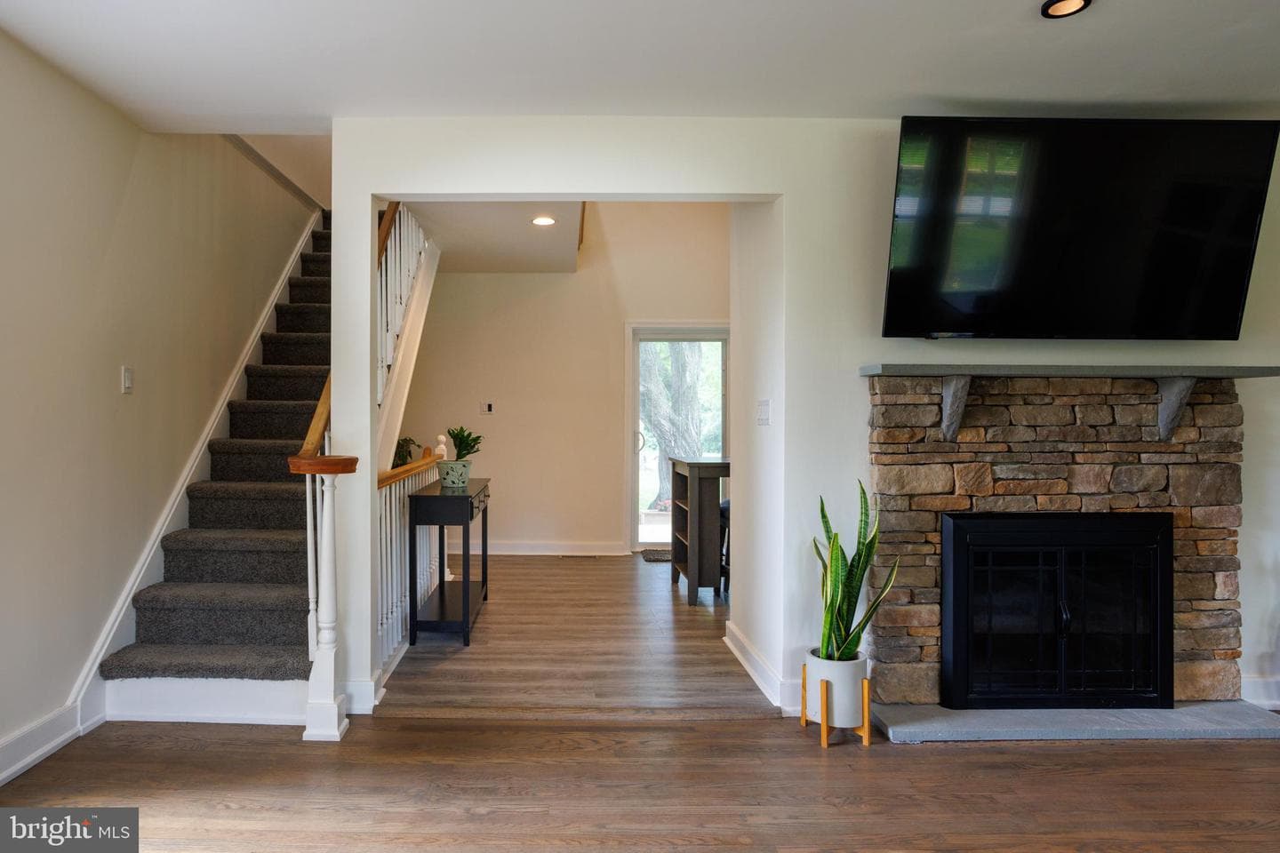 652 Meetinghouse Road photo 11