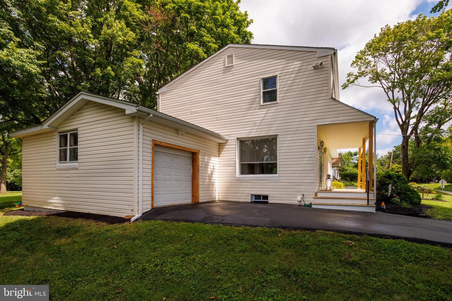 652 Meetinghouse Road photo 3