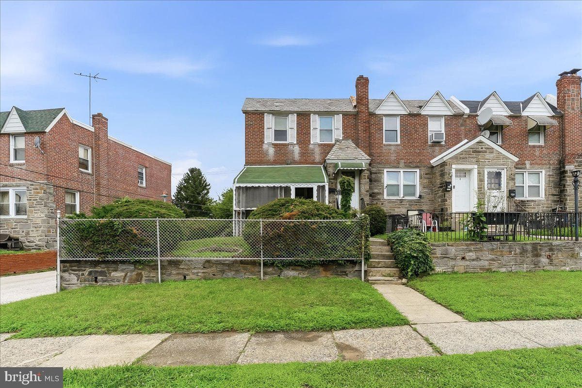 1220 E 12th Street photo 1