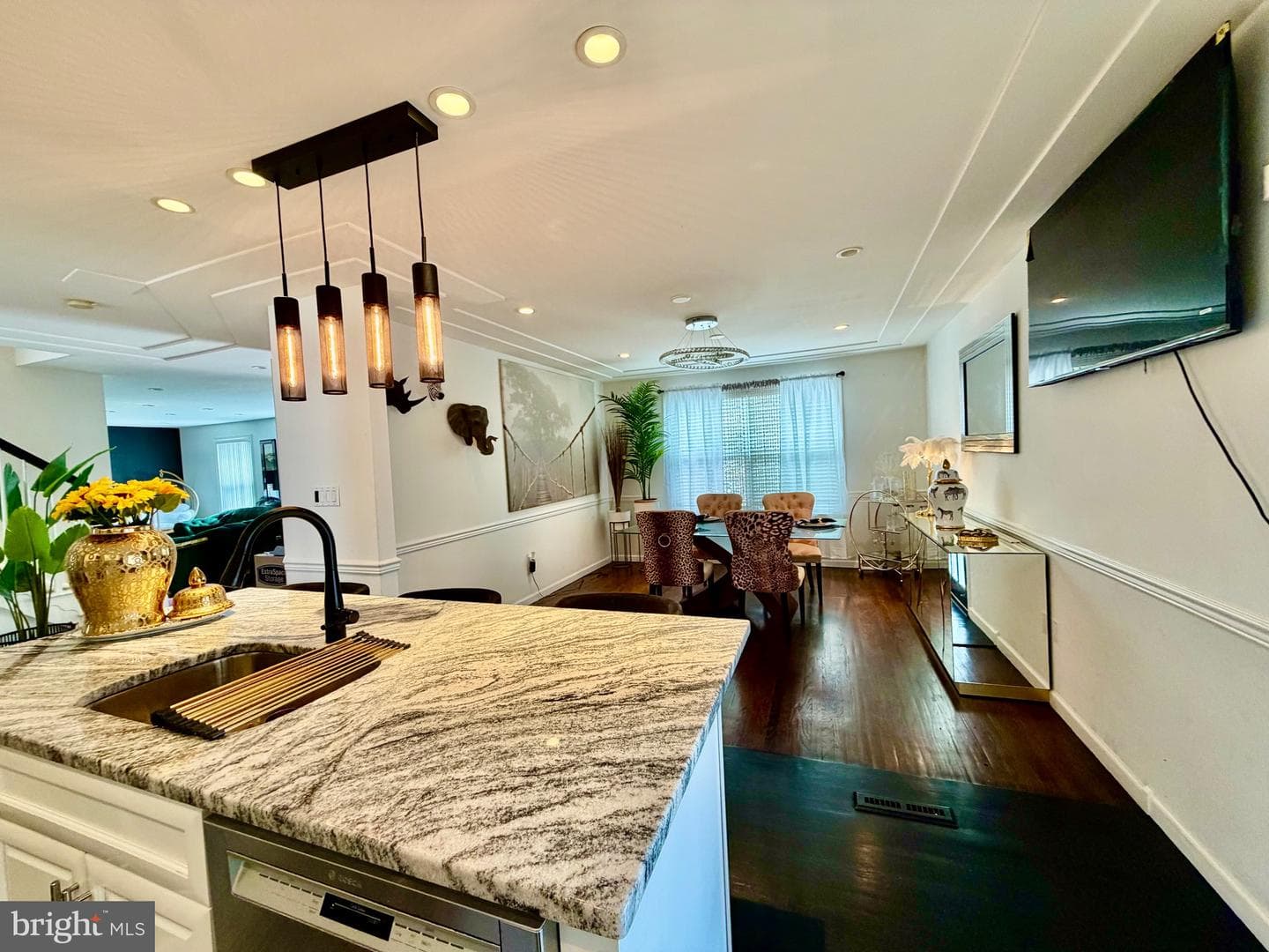 48 E Logan Avenue photo 3