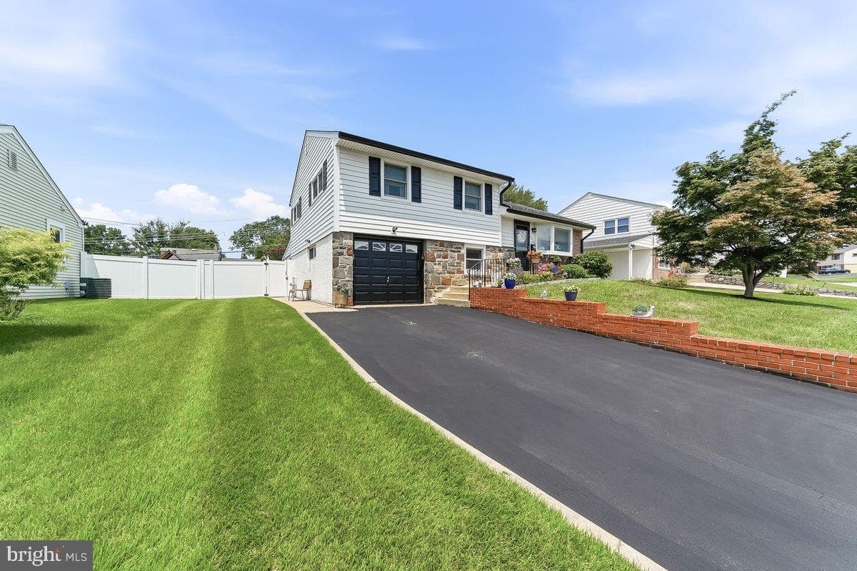 240 Talbot Drive photo 3