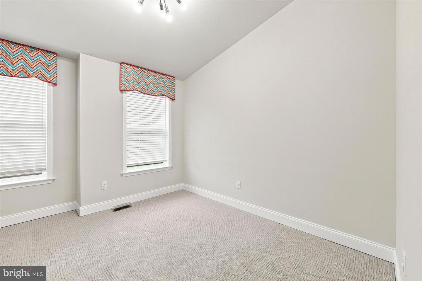 109 Eastwing Alley photo 35