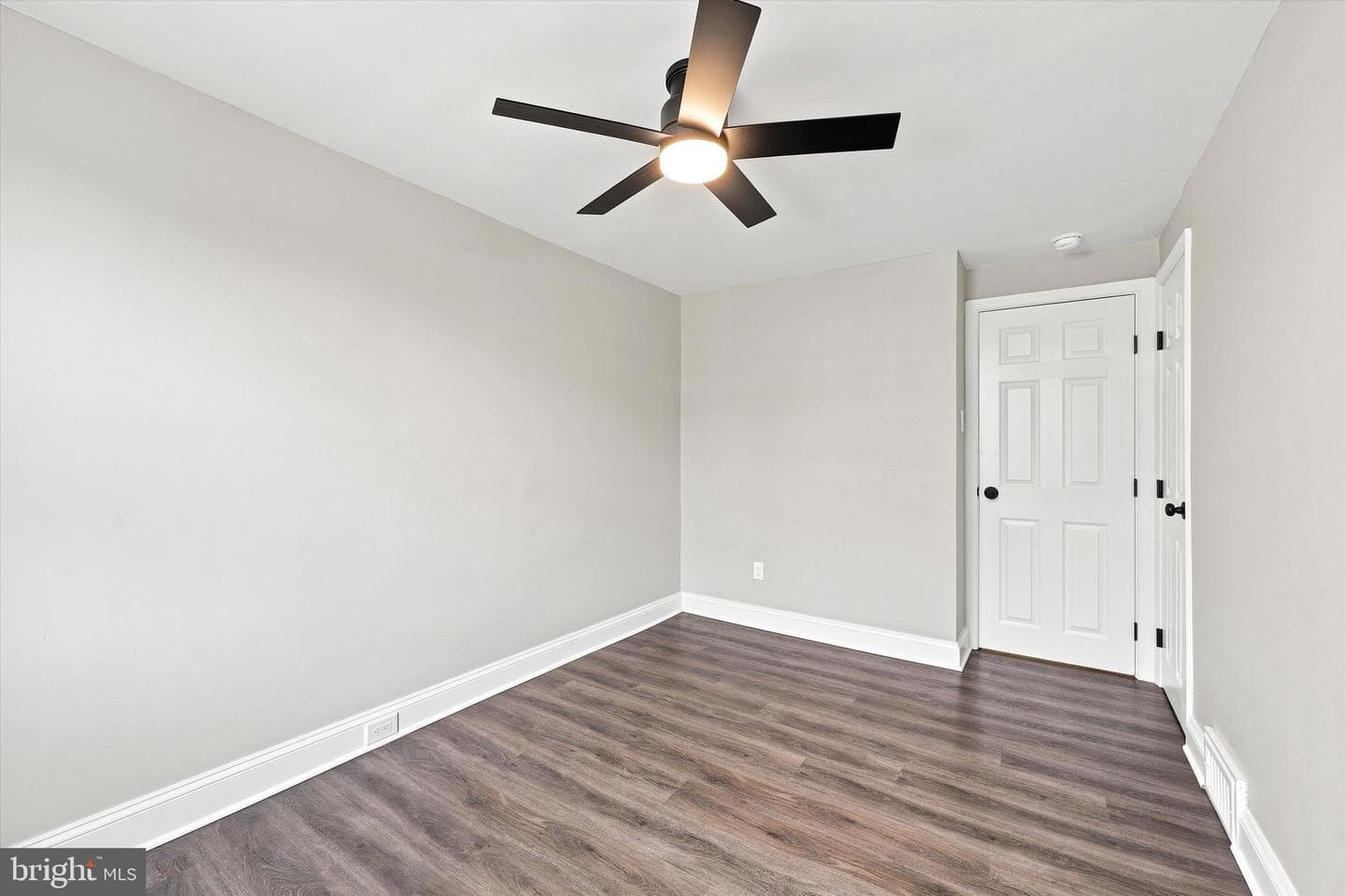 205 W Washington Avenue photo 8
