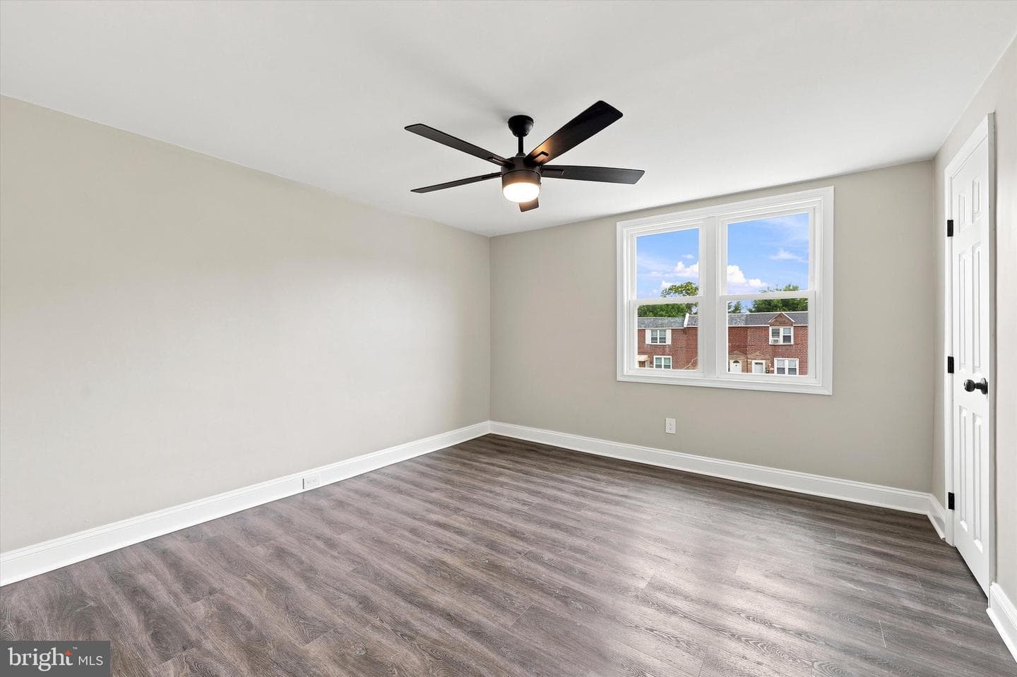 205 W Washington Avenue photo 9