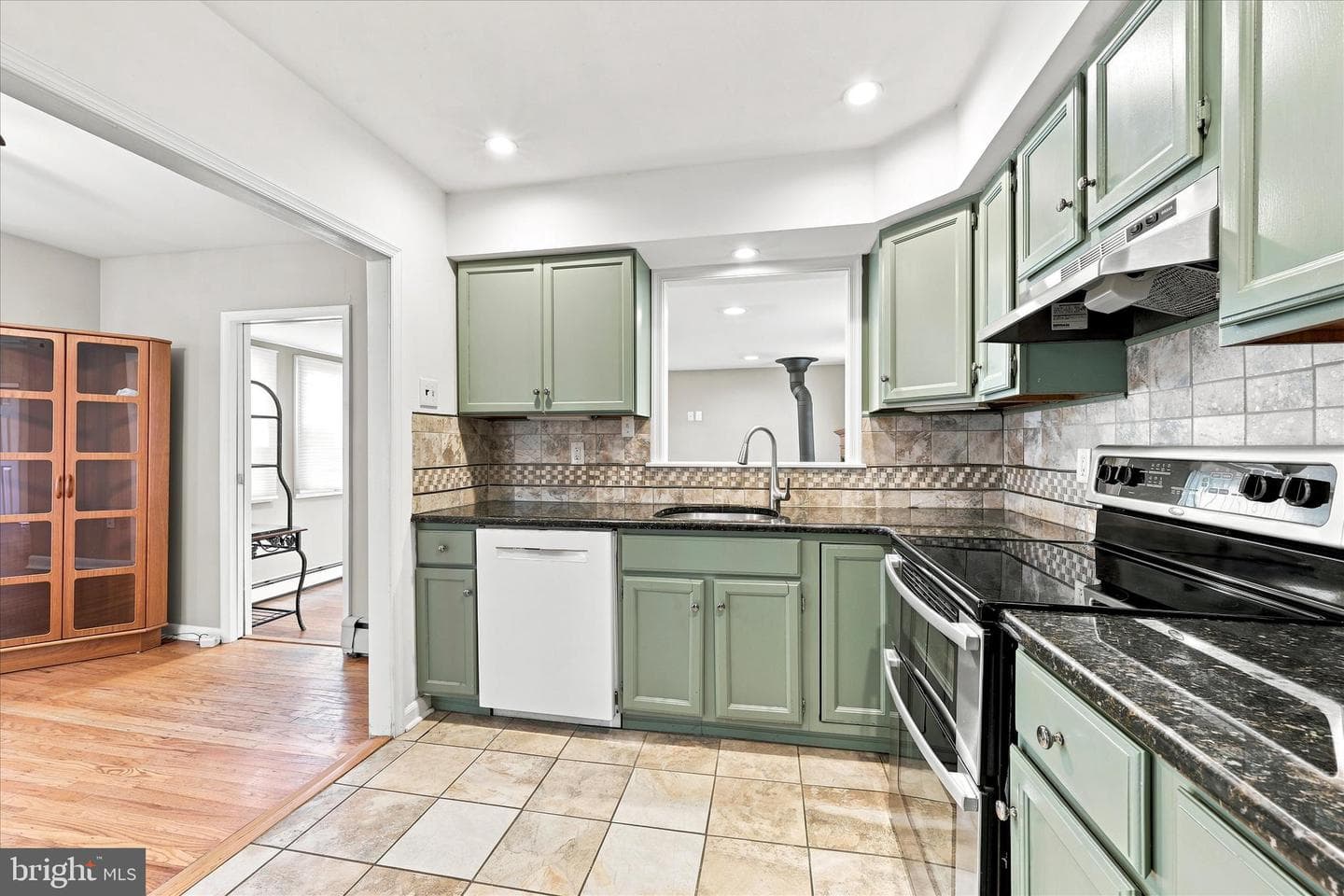 3060 Pancoast Avenue photo 10