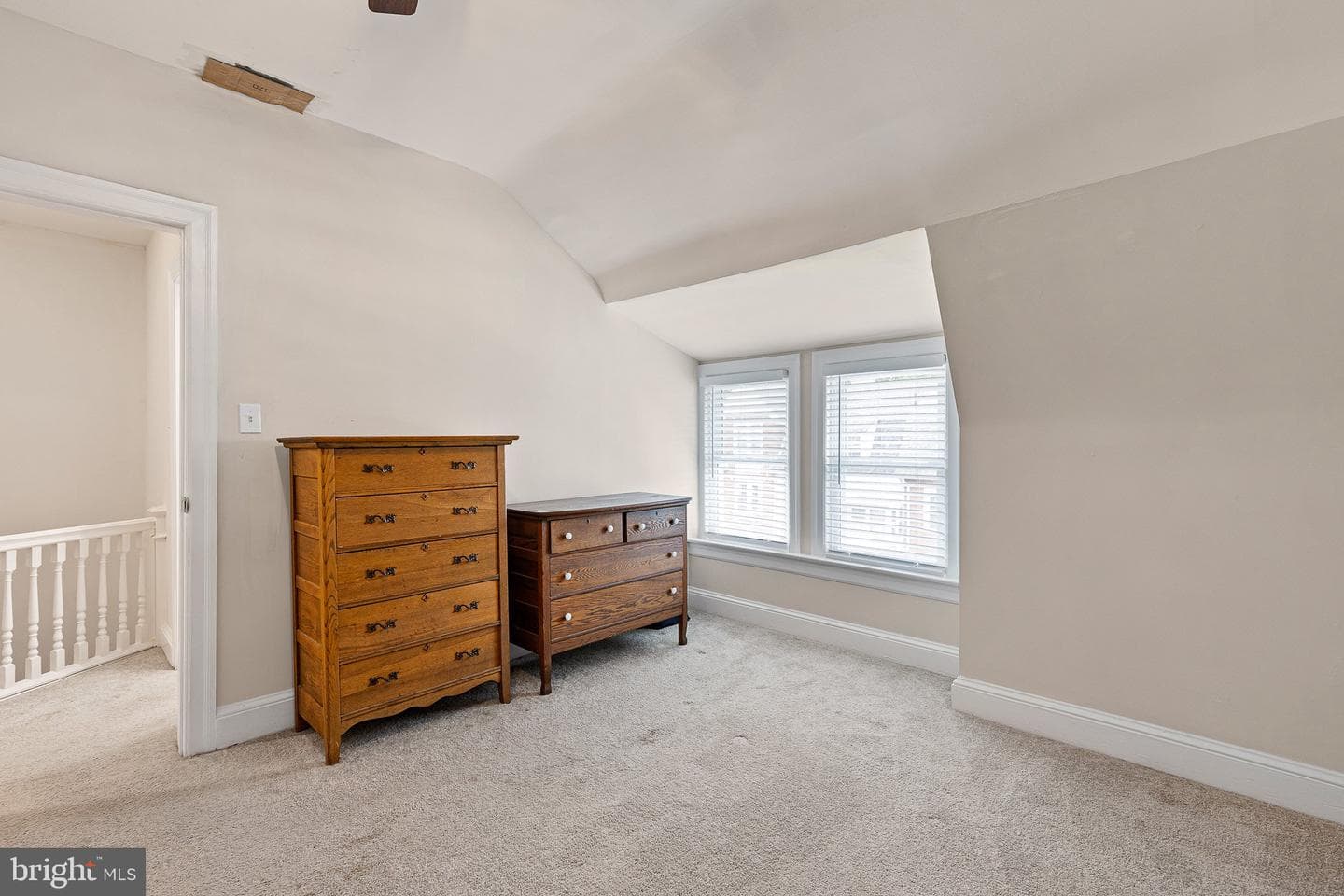 8 Cedar photo 10