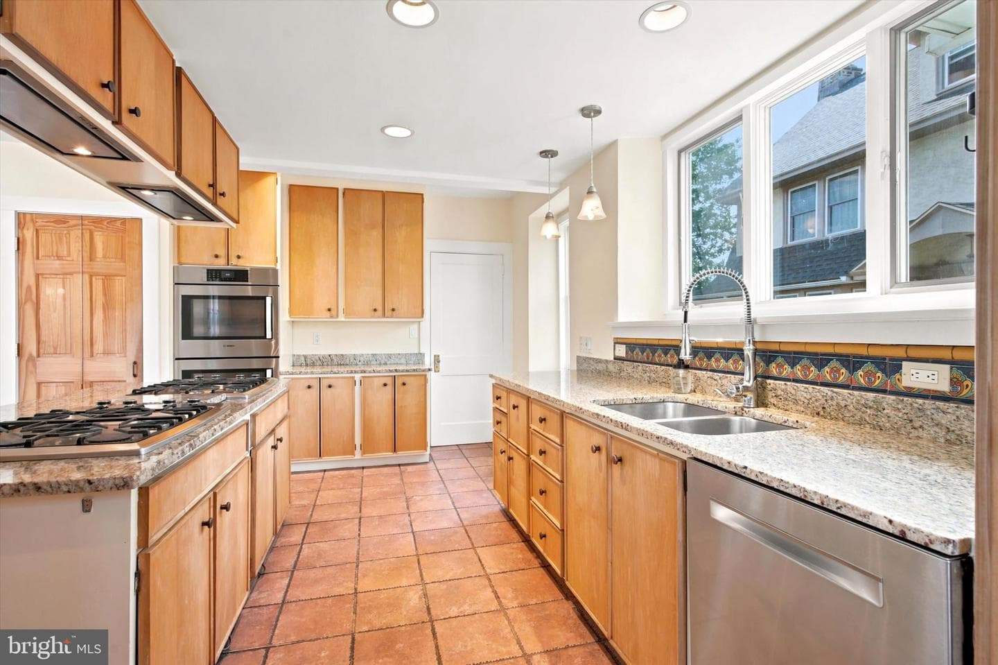 505 Darby Road photo 17