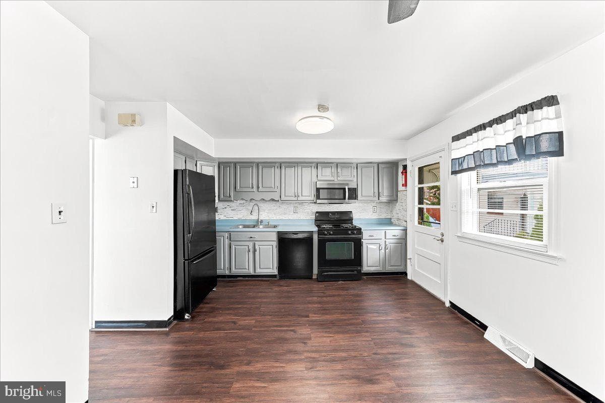 426 Sharp Avenue photo 10