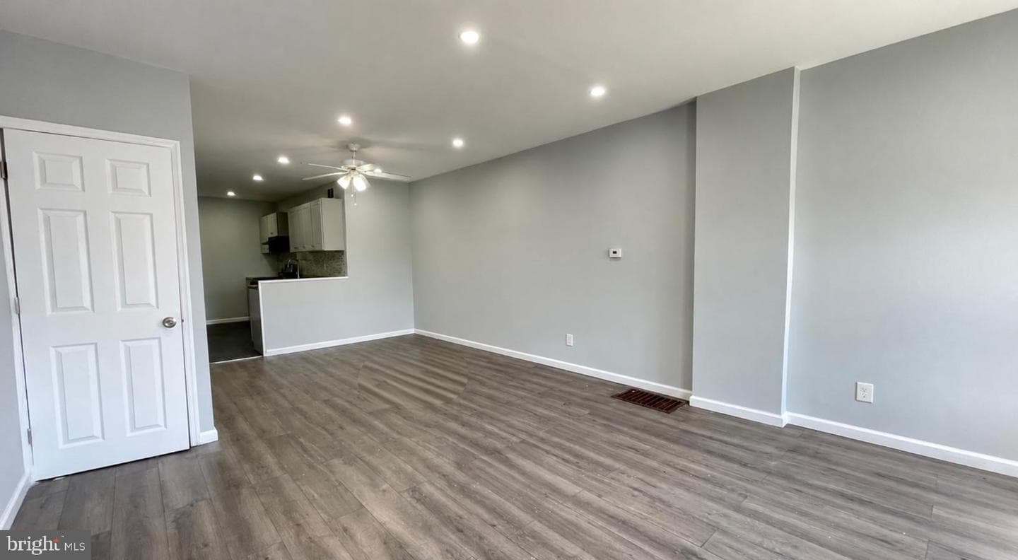 103 Thurlow Street #306 photo 3