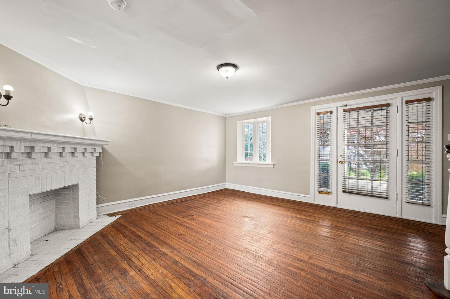208 E Essex Avenue photo 4