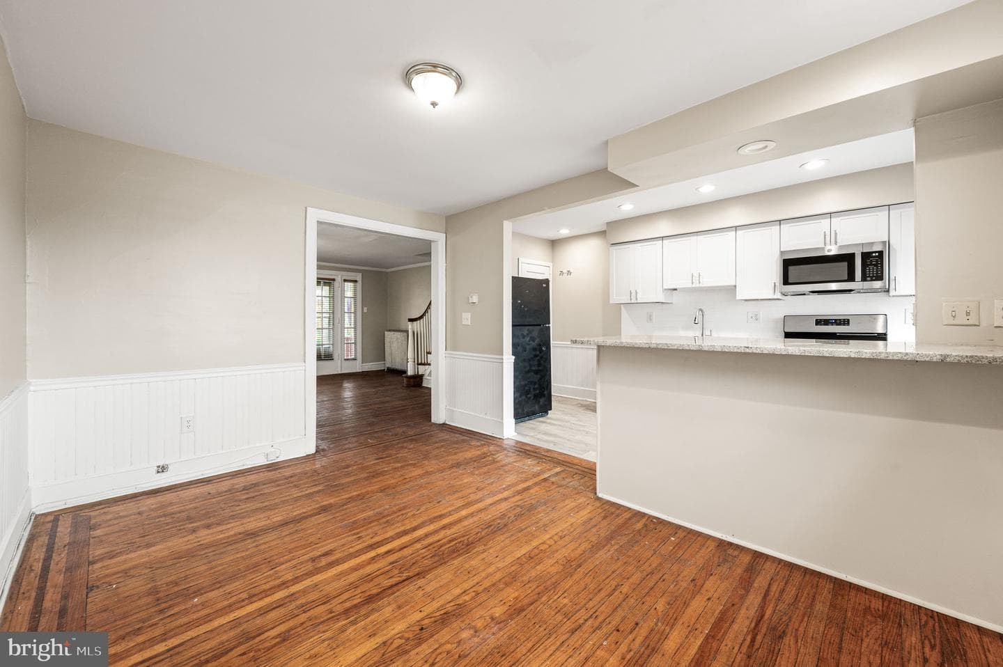 208 E Essex Avenue photo 6