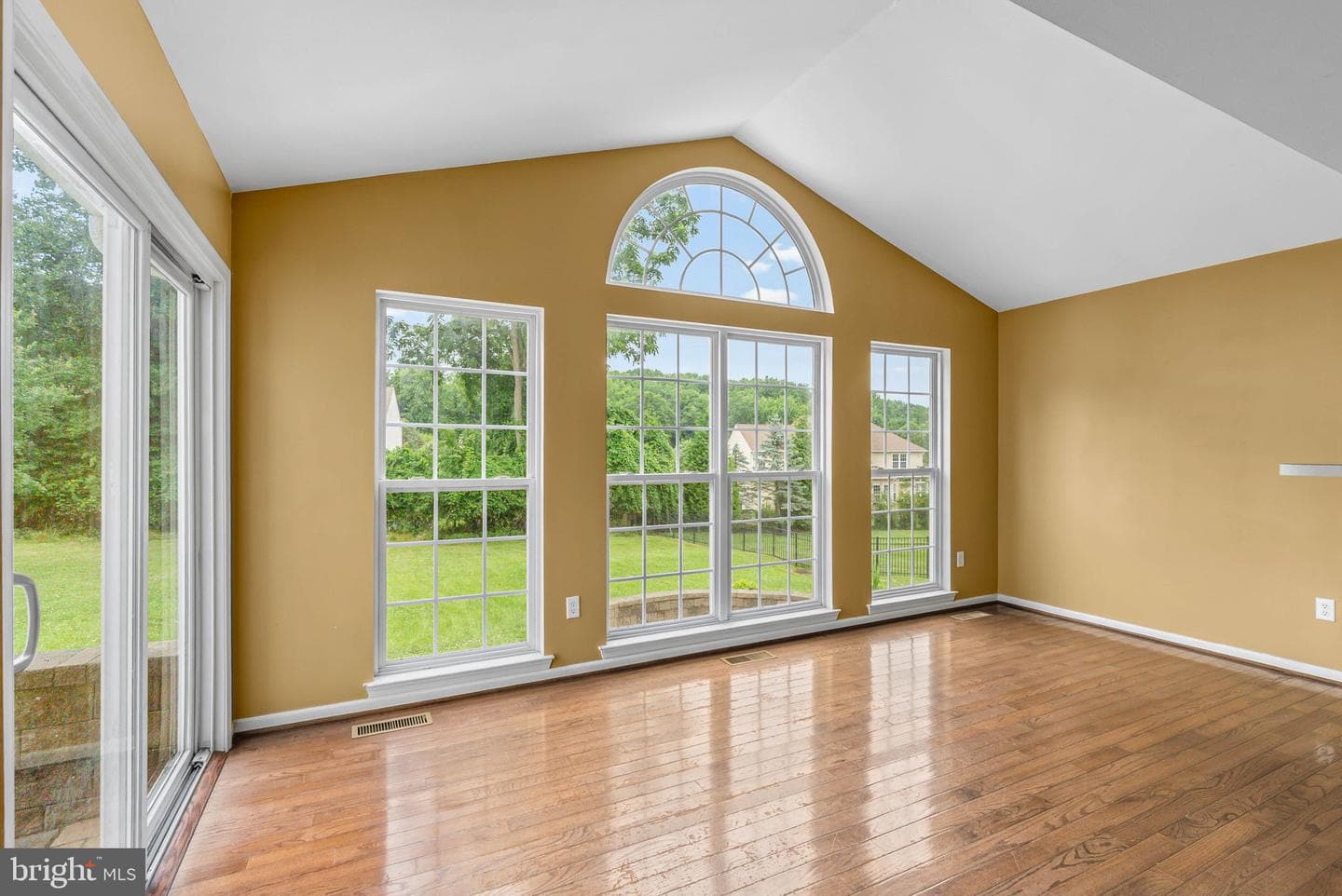 12 Huntingdon Court photo 17