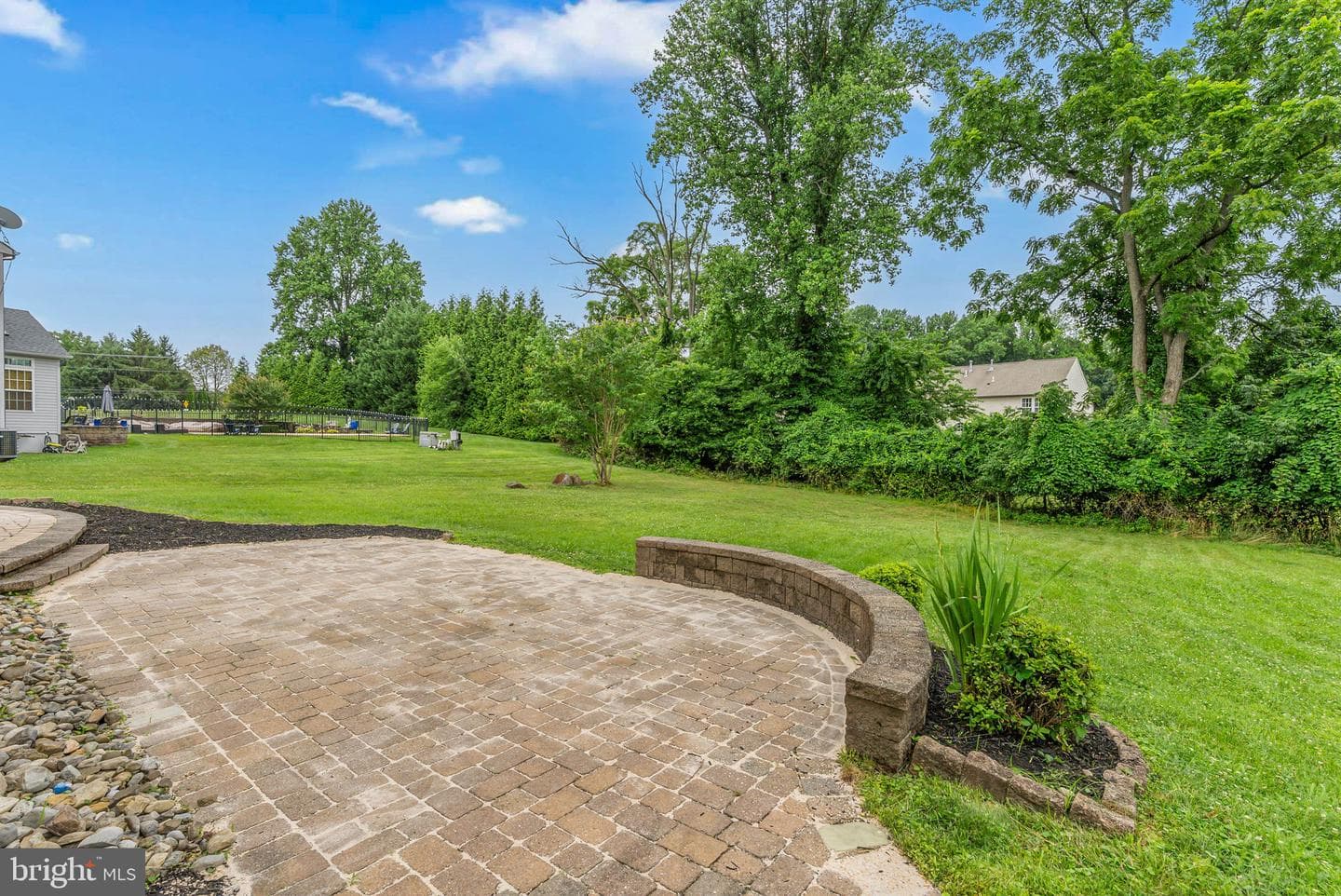 12 Huntingdon Court photo 48