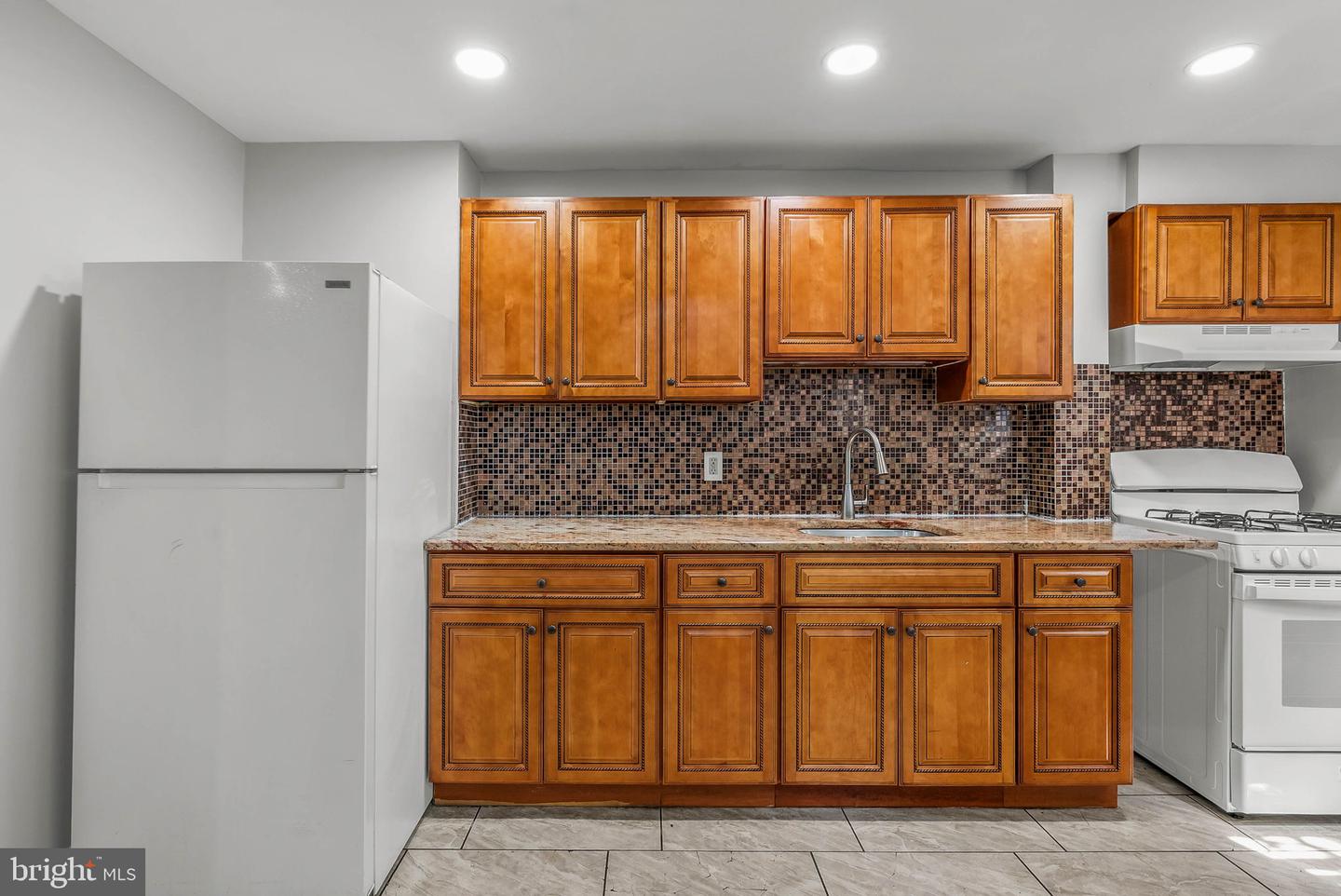 7052 Aberdeen Road photo 12