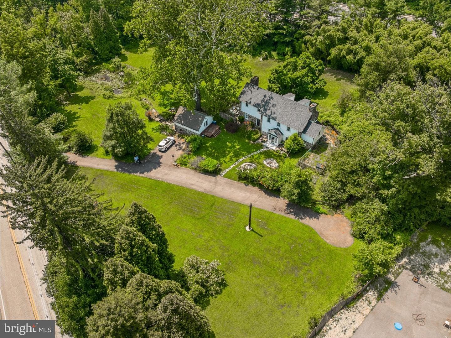 230 Sproul Road photo 9