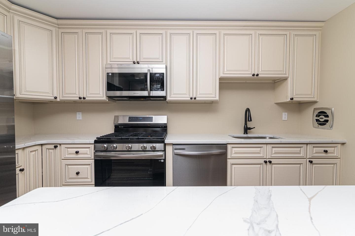 801 Yale Avenue #827 photo 14
