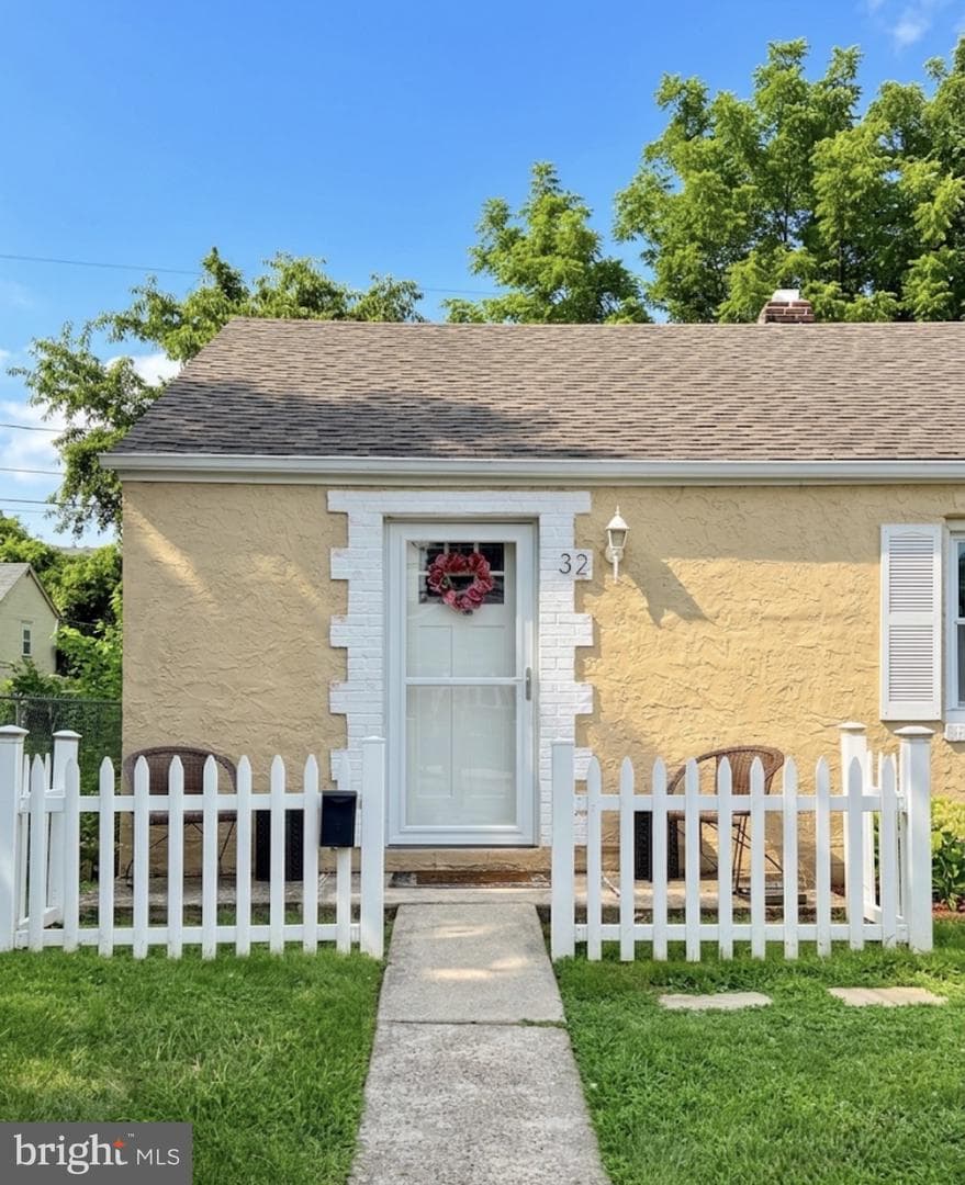 32 Scarlet Avenue, Aston