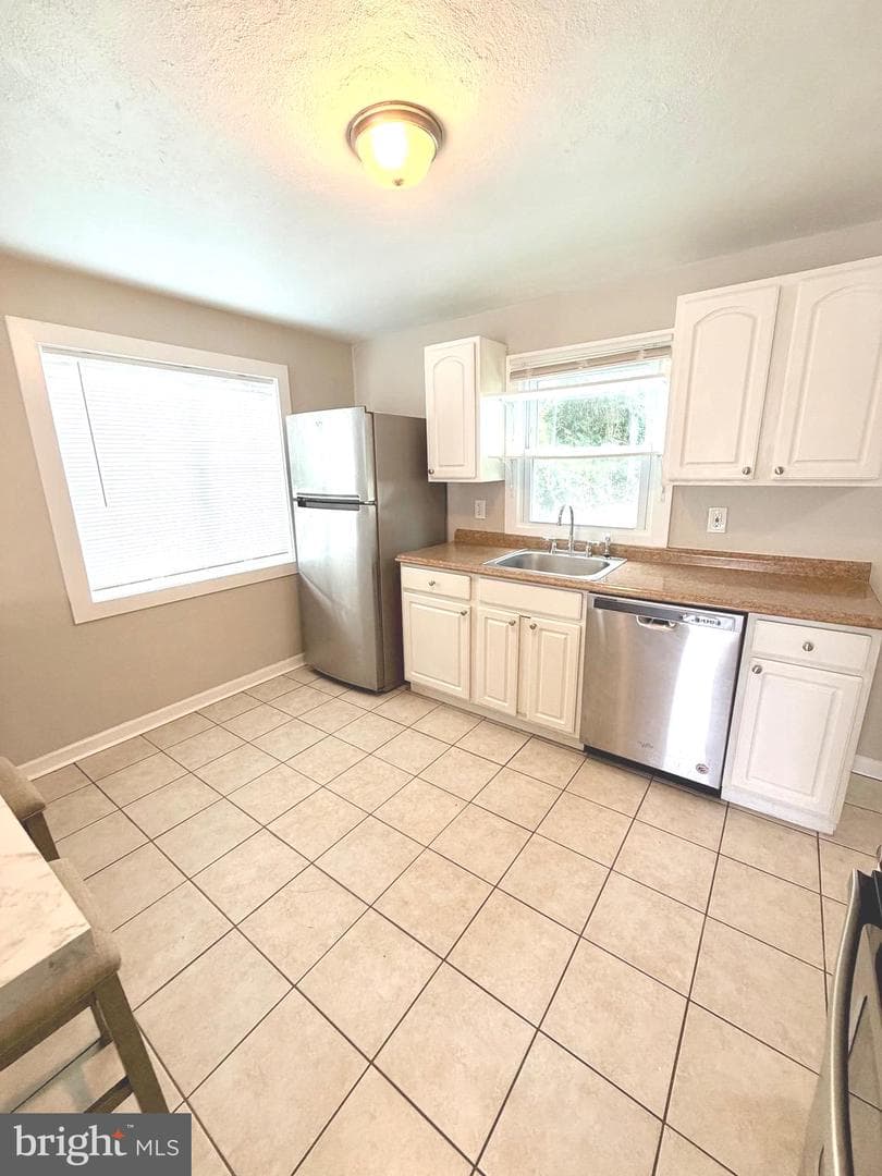 32 Scarlet Avenue photo 11