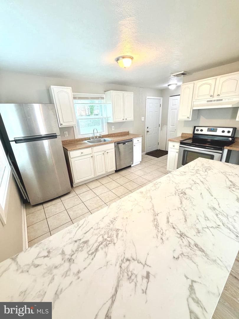 32 Scarlet Avenue photo 12