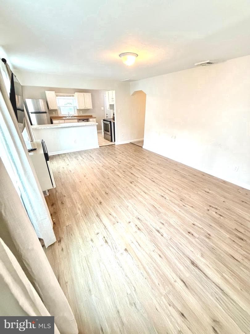 32 Scarlet Avenue photo 7