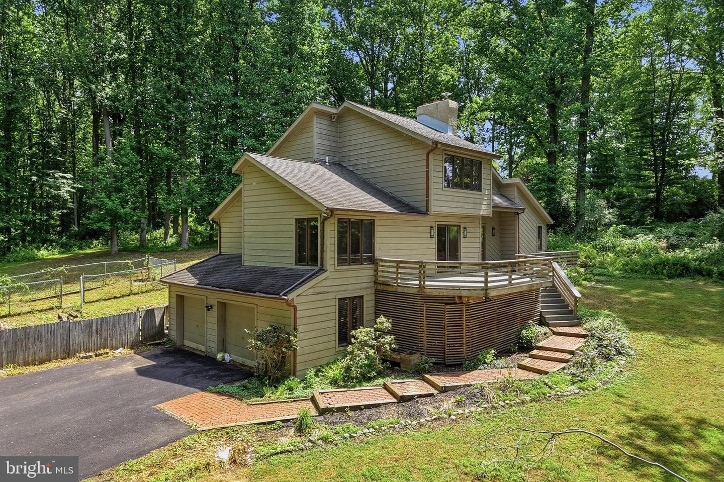 3 Upper Bank Drive photo 2