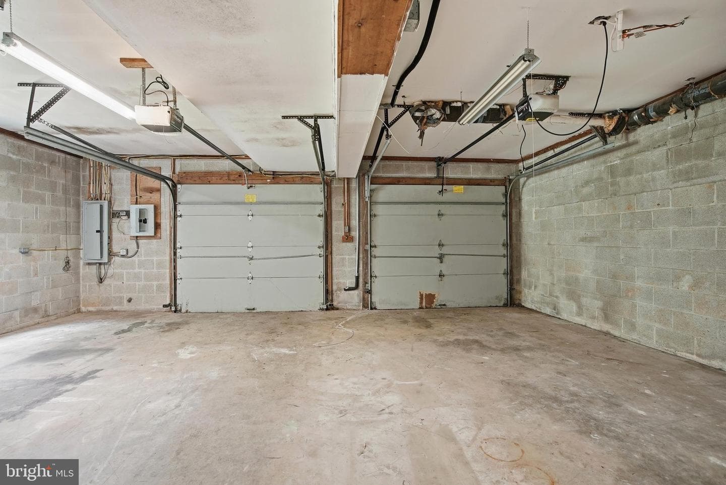 3 Upper Bank Drive photo 32