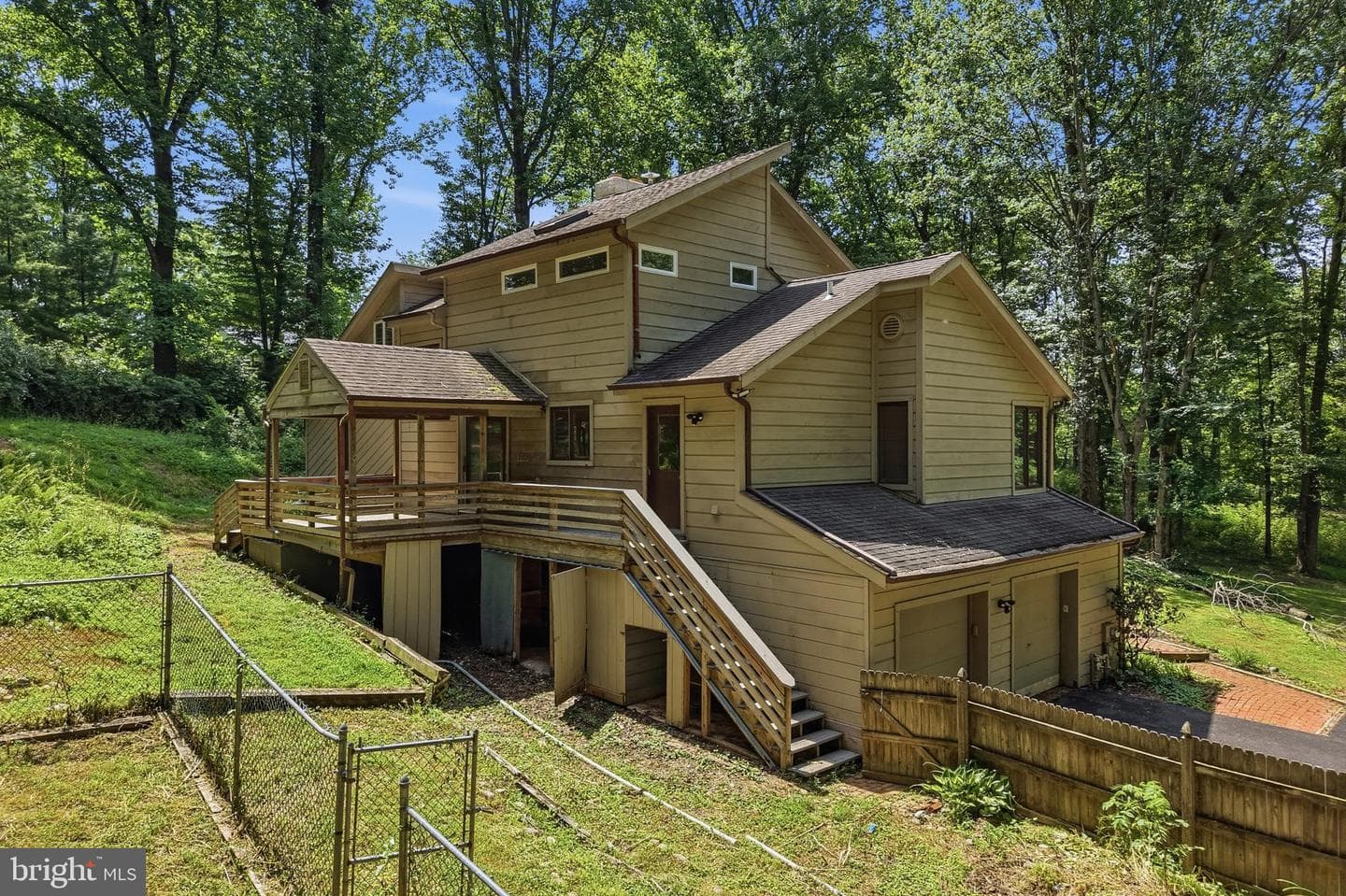 3 Upper Bank Drive photo 38