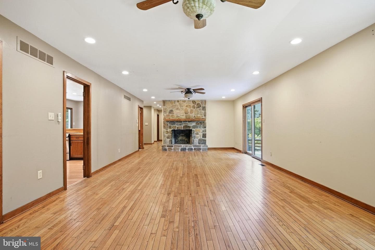 3 Upper Bank Drive photo 7